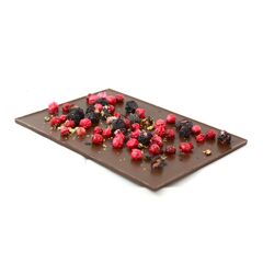 Horká čokoládová tabuľka s posypom čučoriedok a ríbezlí, ručne robená čokoláda