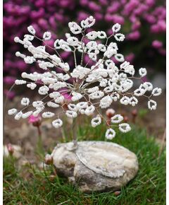 Stromček šťastia biely s bielymi guličkami na koncoch